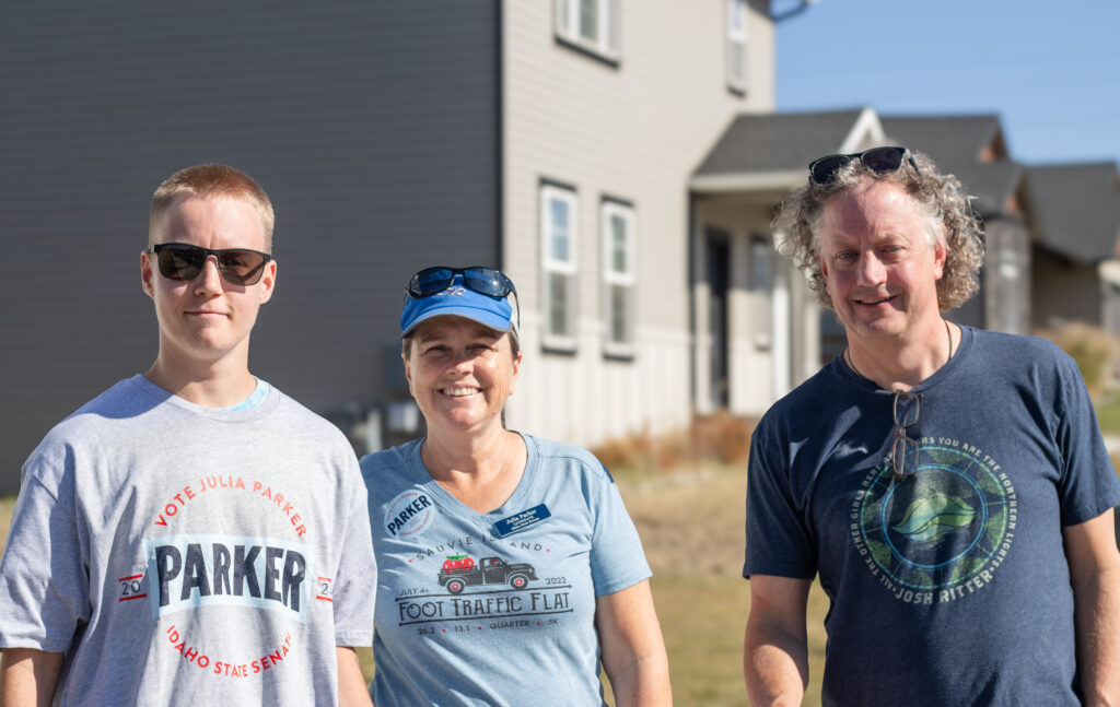 IEA Members Get Out The Vote In District 6